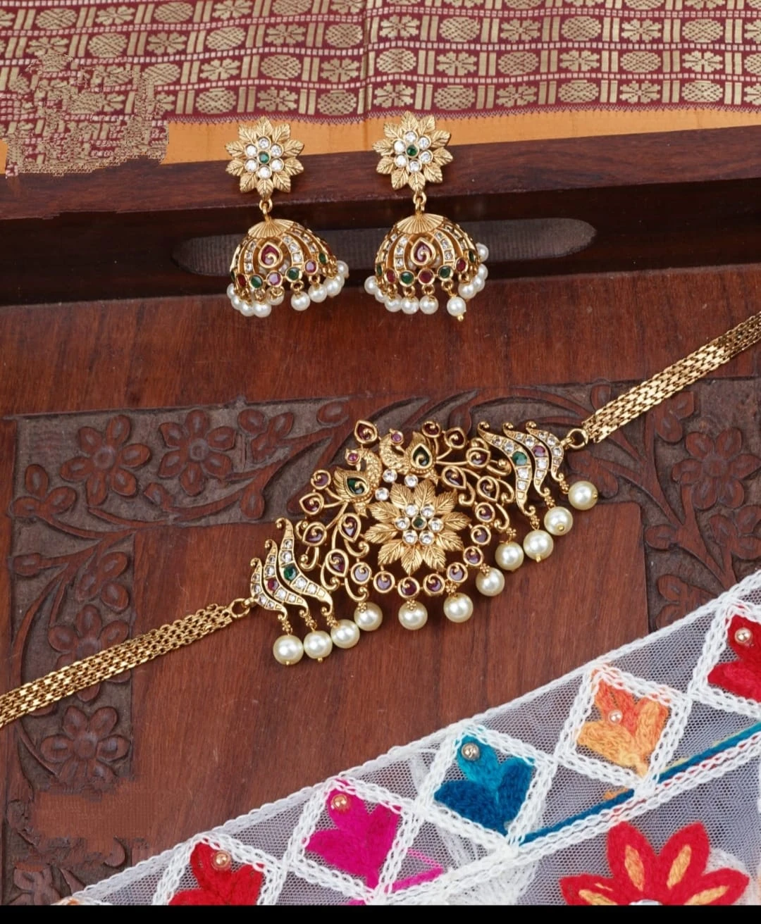 Premium Quality Floral Design Necklace With Earrings