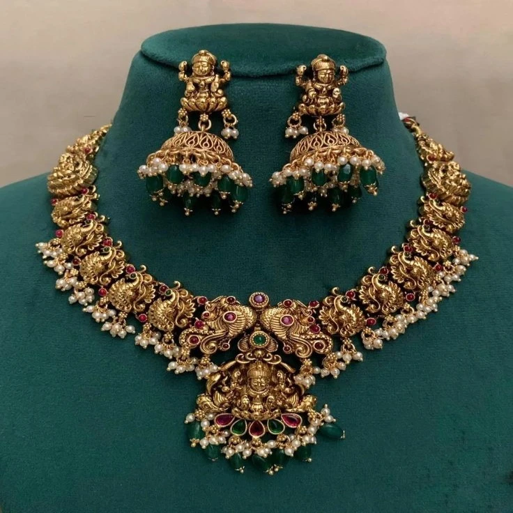 Temple jewellery set