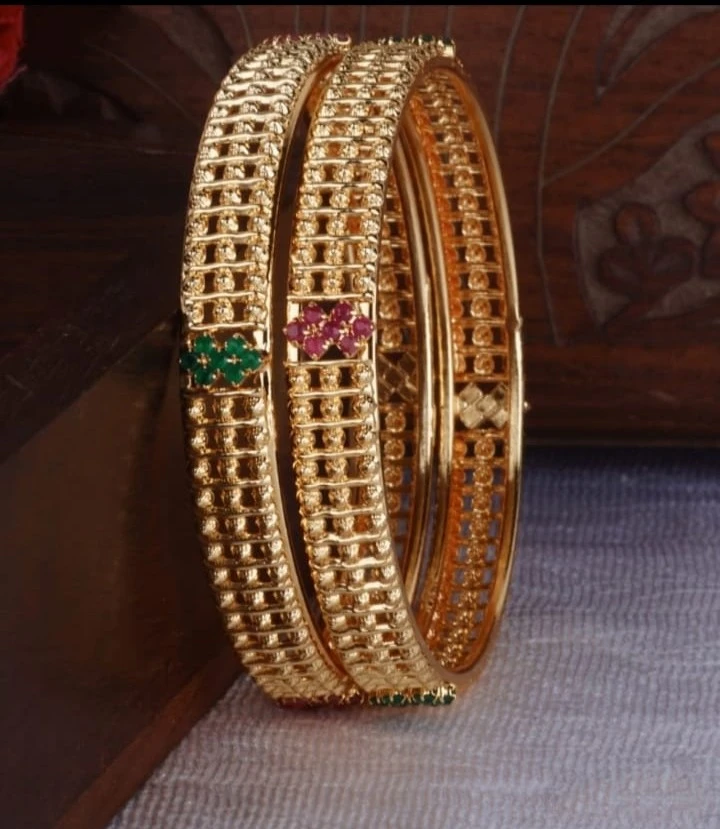 Classic Gold Textured Stone Bangles